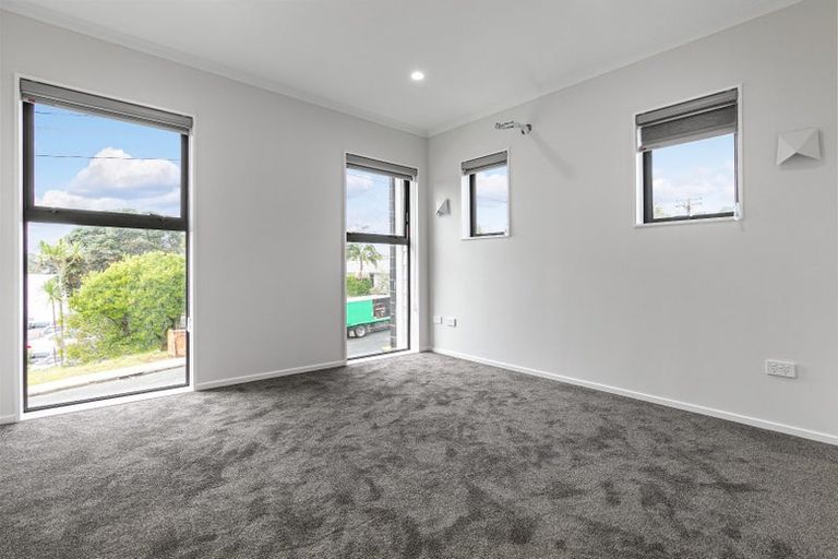 Photo of property in 84 Godley Road, Green Bay, Auckland, 0604