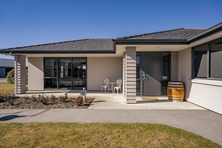 Photo of property in 28 Matthews Crescent, Cromwell, 9310