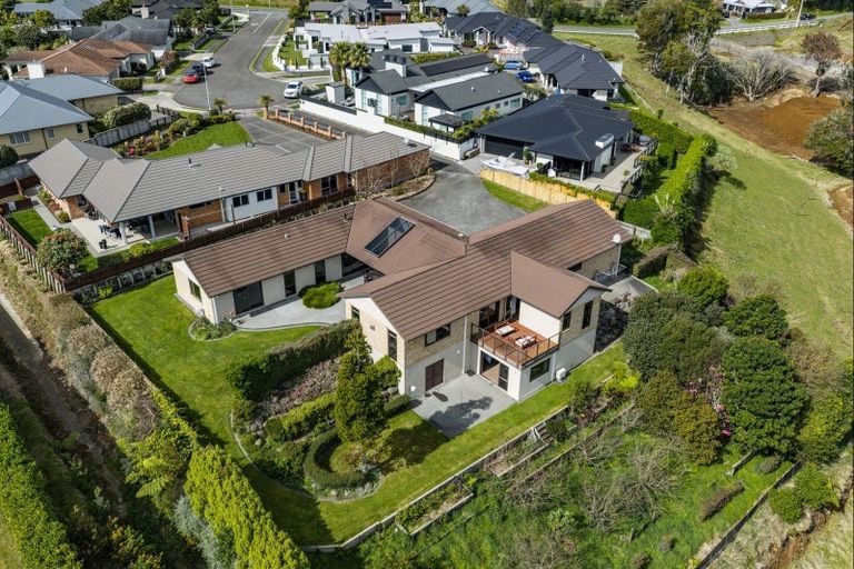 Photo of property in 5b Tupuhi Place, Highlands Park, New Plymouth, 4312
