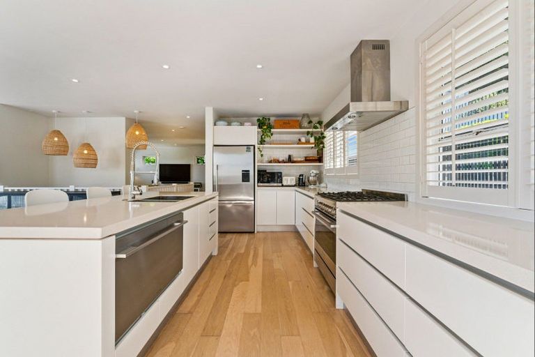 Photo of property in 8 Alfred Street, Northcote Point, Auckland, 0627