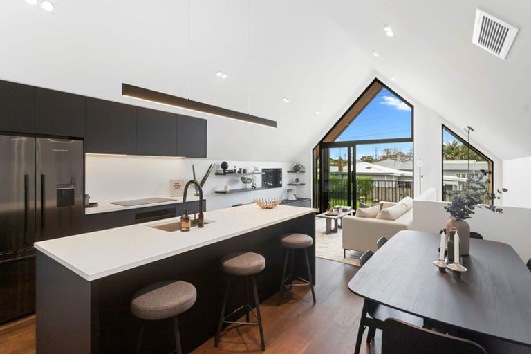 Photo of property in 1b Creamer Avenue, Belmont, Auckland, 0622