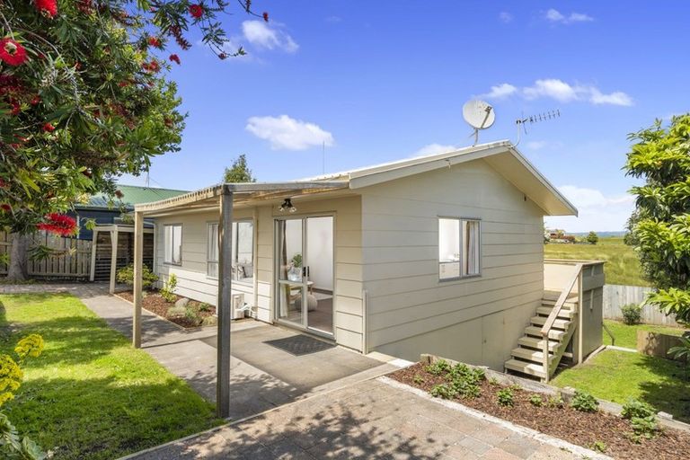 Photo of property in 114c Simpson Road, Papamoa Beach, Papamoa, 3118
