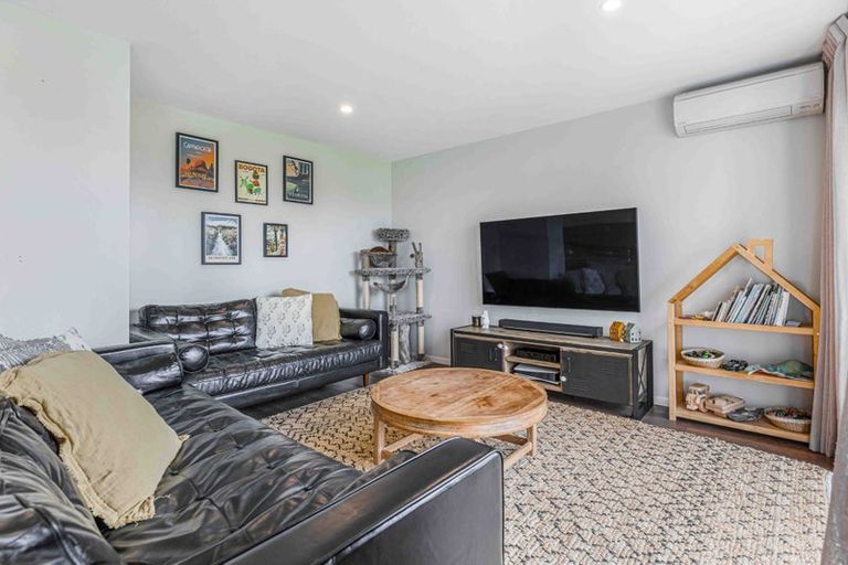 Photo of property in 17 Irving Place, Hobsonville, Auckland, 0616