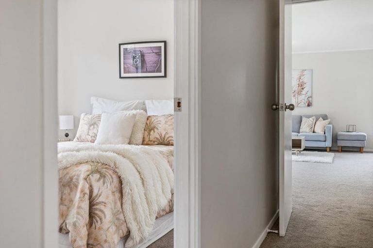 Photo of property in 3 Fernhaven Place, Massey, Auckland, 0614