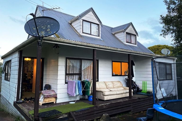 Photo of property in 21 Wattle Street, New Lynn, Auckland, 0600