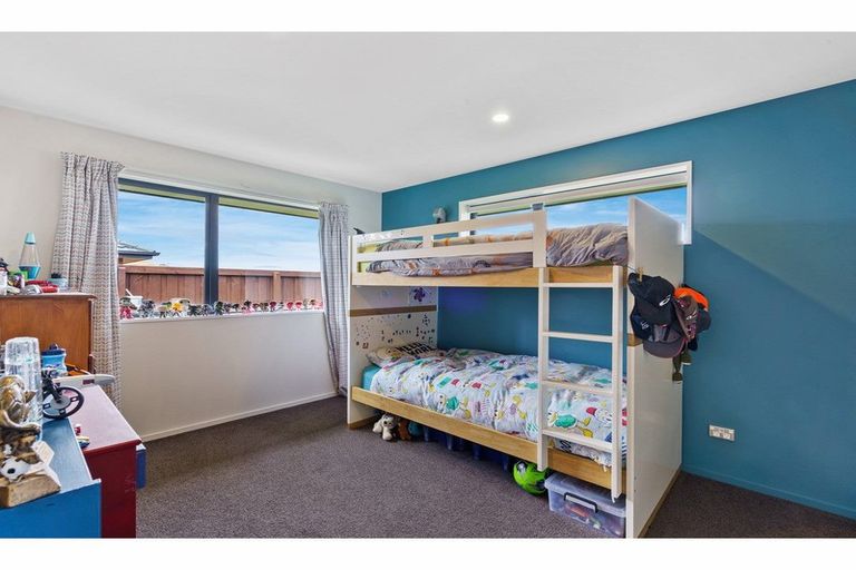 Photo of property in 40 Lansdowne Way, Rolleston, 7615