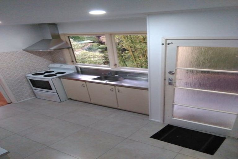 Photo of property in 1/41 Ellice Road, Totara Vale, Auckland, 0629