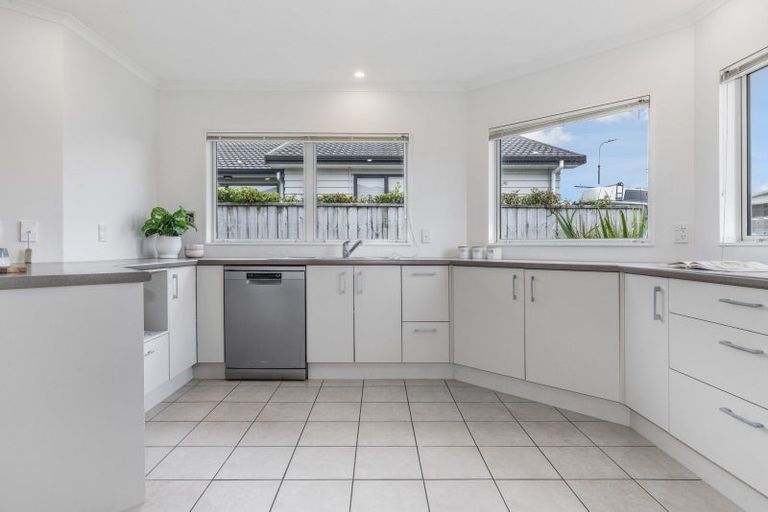 Photo of property in 36 Kahurangi Heights, Aotea, Porirua, 5024