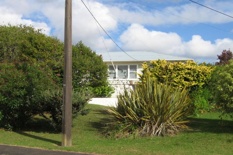 Photo of property in 14 Murray Road, Te Atatu Peninsula, Auckland, 0610