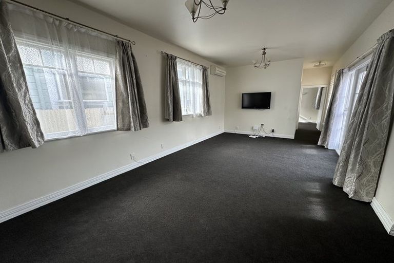 Photo of property in 11 Toru Street, Lyall Bay, Wellington, 6022