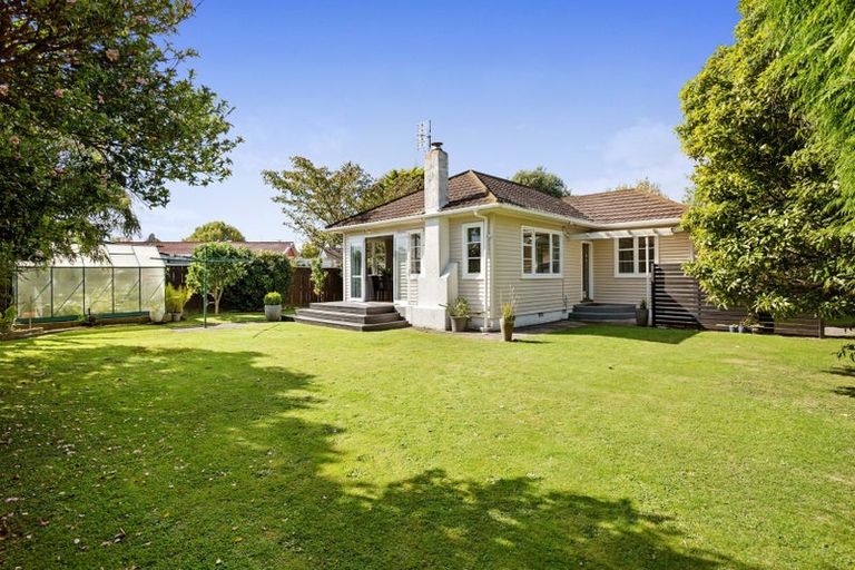 Photo of property in 19 Naenae Road, Naenae, Lower Hutt, 5011