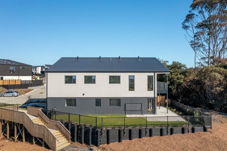 Photo of property in 3/7 Parapara Place, Albany, Auckland, 0632