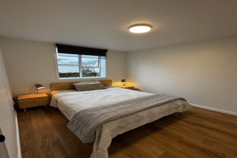 Photo of property in 7/127 Queens Drive, Lyall Bay, Wellington, 6022