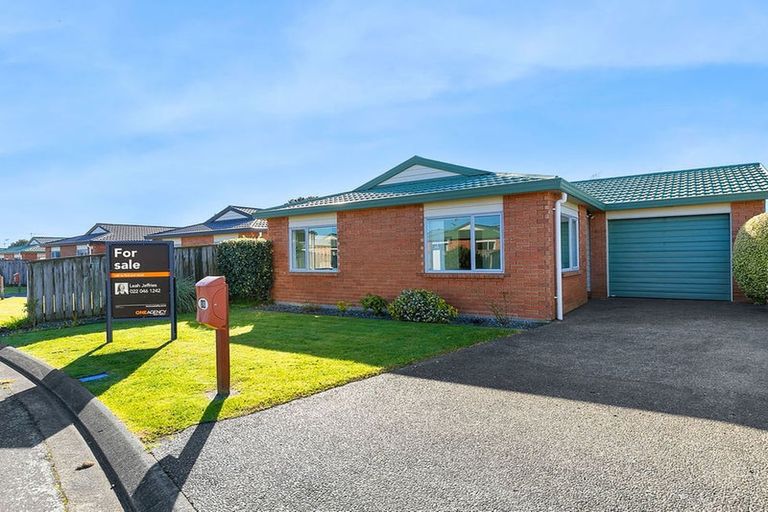 Photo of property in 16 Pohutukawa Grove, Titahi Bay, Porirua, 5022
