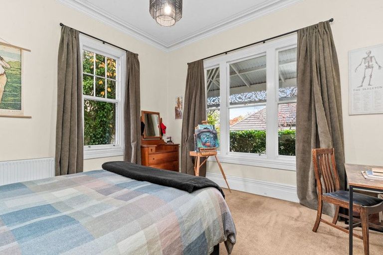Photo of property in 8 Aikmans Road, Merivale, Christchurch, 8014