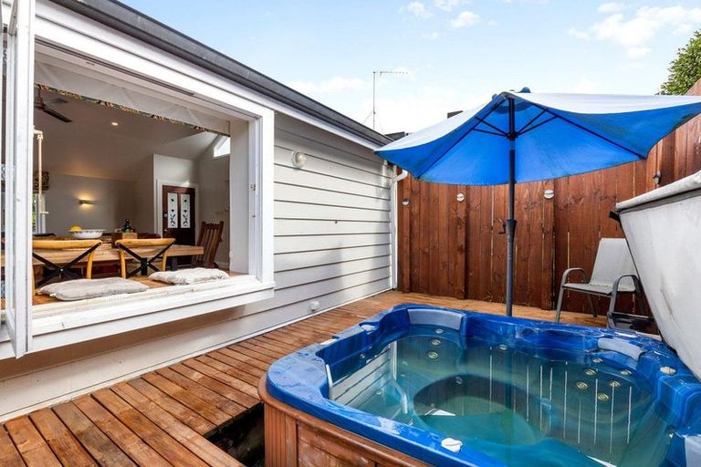 Photo of property in 15 Hamilton Road, Cambridge, 3434