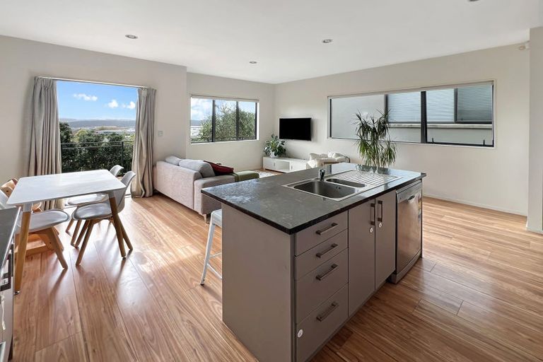 Photo of property in 5/12 Schnapper Rock Road, Schnapper Rock, Auckland, 0632