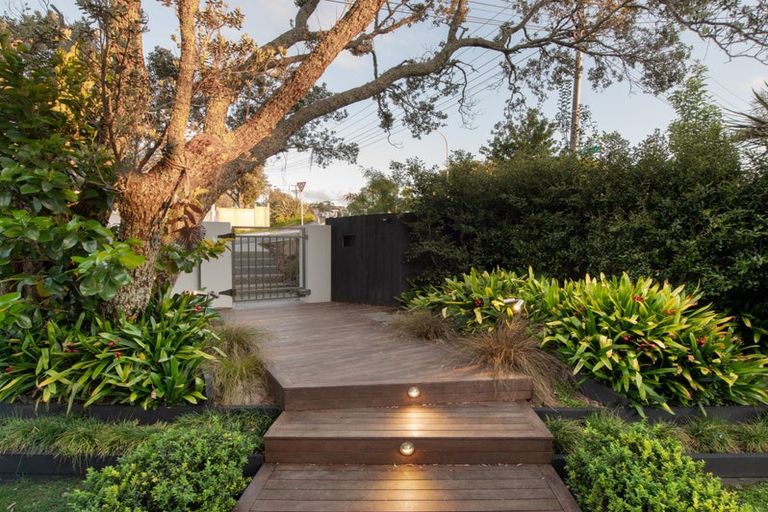 Photo of property in 3a Kowhai Road, Mairangi Bay, Auckland, 0630