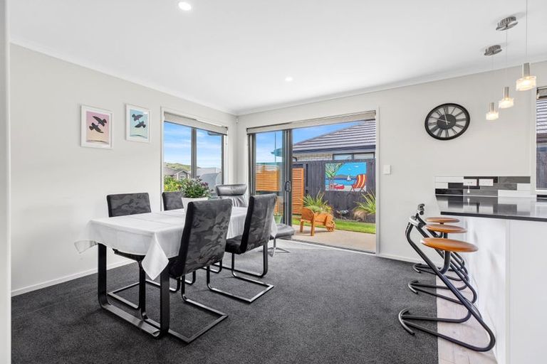 Photo of property in 1 Waikiwi Way, Papamoa, 3118