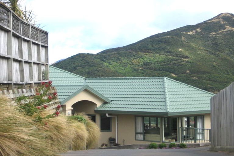 Photo of property in 1 Becker Way, Karori, Wellington, 6012