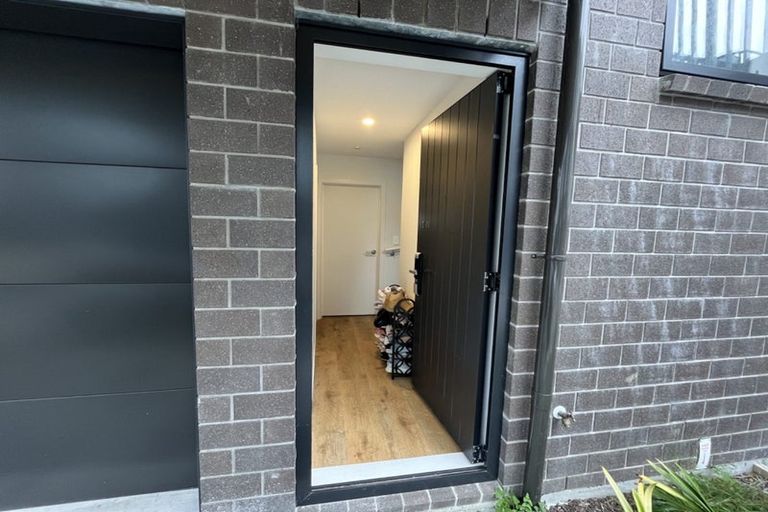 Photo of property in 12/1 Fruitvale Road, New Lynn, Auckland, 0600