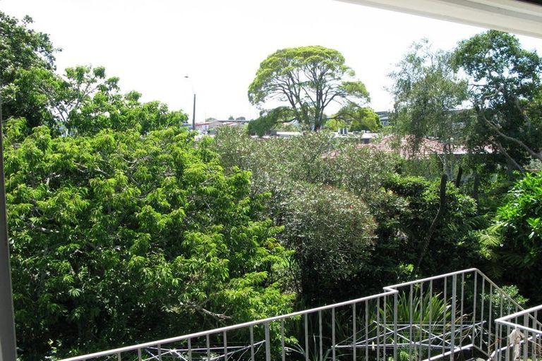 Photo of property in 1/15a Oates Road, Glen Eden, Auckland, 0602
