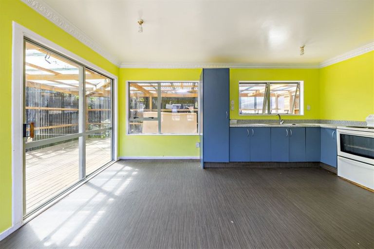 Photo of property in 11 Lori Place, Massey, Auckland, 0614