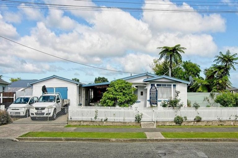 Photo of property in 22 Russell Street, Westport, 7825