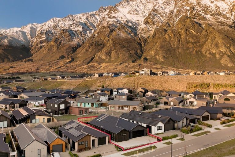 Photo of property in 50 Muster Road, Jacks Point, 9371