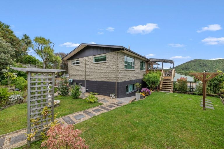 Photo of property in 32-34 Moana View Road, Waikawa, Picton, 7220
