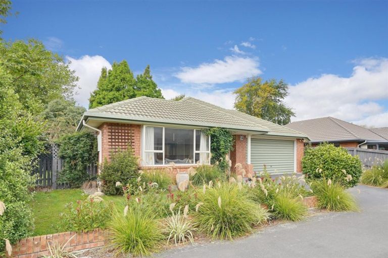 Photo of property in 2 Murfitt Place, Sockburn, Christchurch, 8042