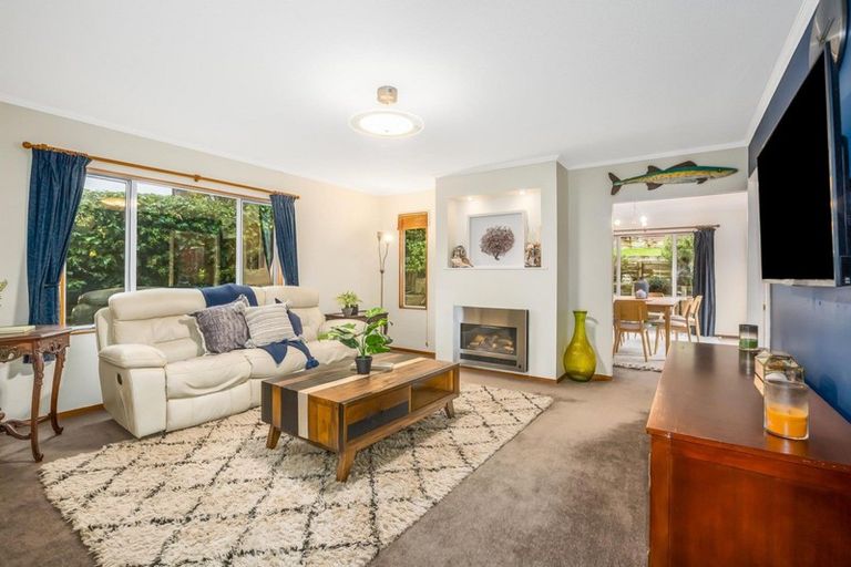 Photo of property in 2 Portage Place, Whitby, Porirua, 5024