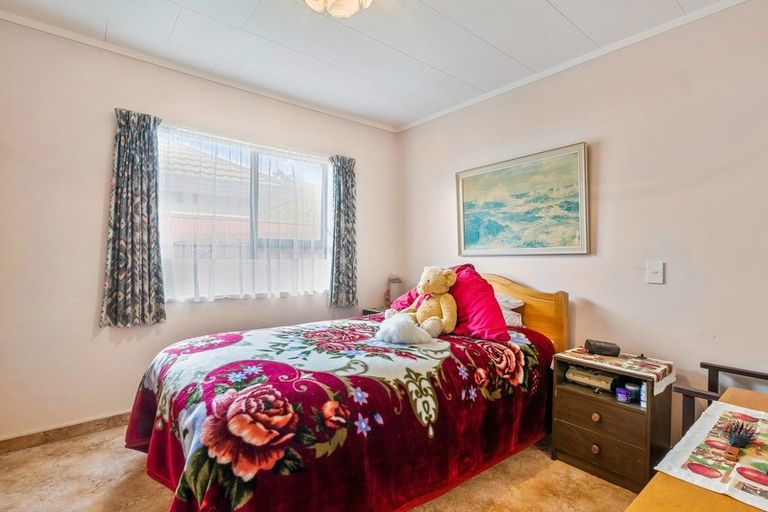 Photo of property in 24 Easton Way, Levin, 5510