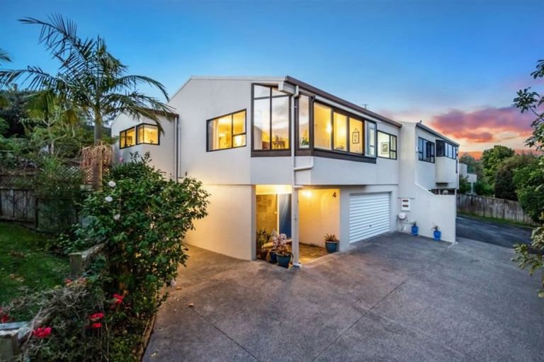 Photo of property in 4/8 City View Terrace, Birkenhead, Auckland, 0626