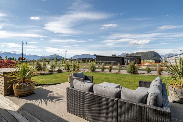 Photo of property in 4 Mcdonald Street, Wanaka, 9305