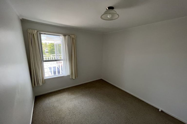 Photo of property in 27 Halberg Street, Glenfield, Auckland, 0629
