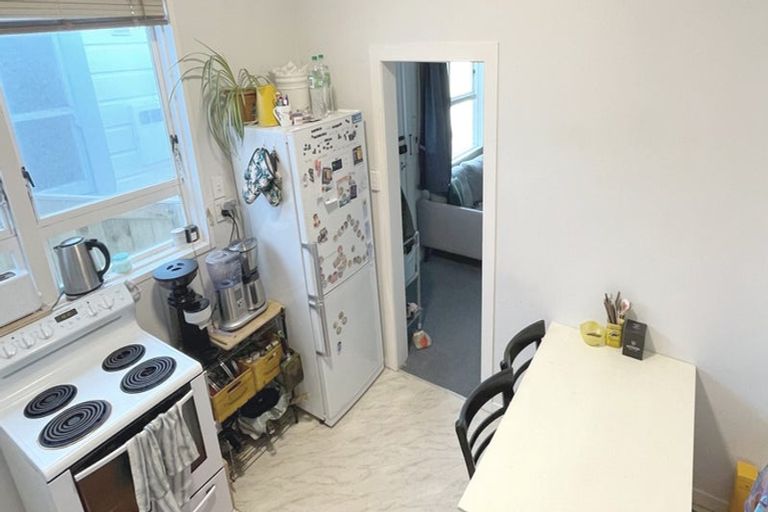 Photo of property in 82 Rolleston Street, Mount Cook, Wellington, 6021