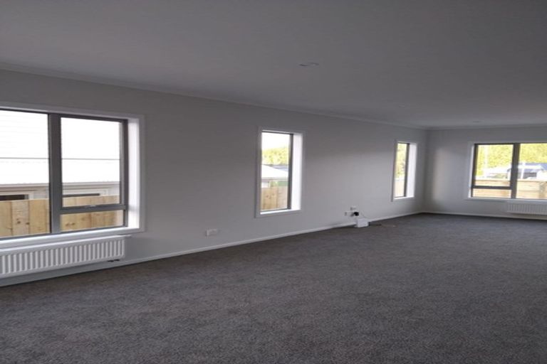 Photo of property in 18 Schooner Drive, Whitby, Porirua, 5024