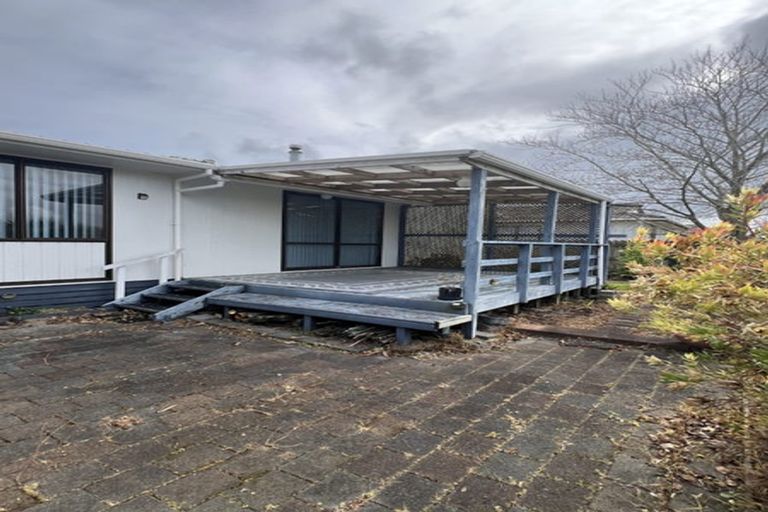 Photo of property in 2/141 Carnoustie Drive, Wattle Downs, Auckland, 2103