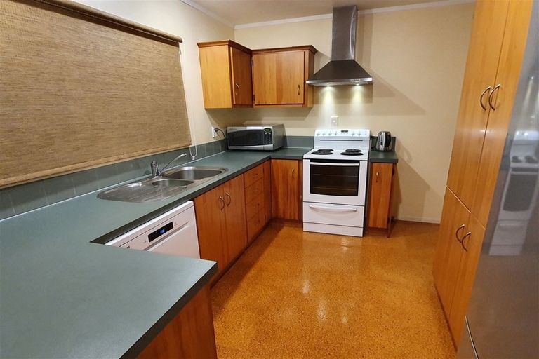 Photo of property in 2/49 Strid Road, Te Atatu South, Auckland, 0610