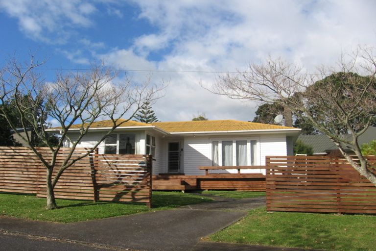 Photo of property in 2 Hughes Terrace, Te Atatu Peninsula, Auckland, 0610