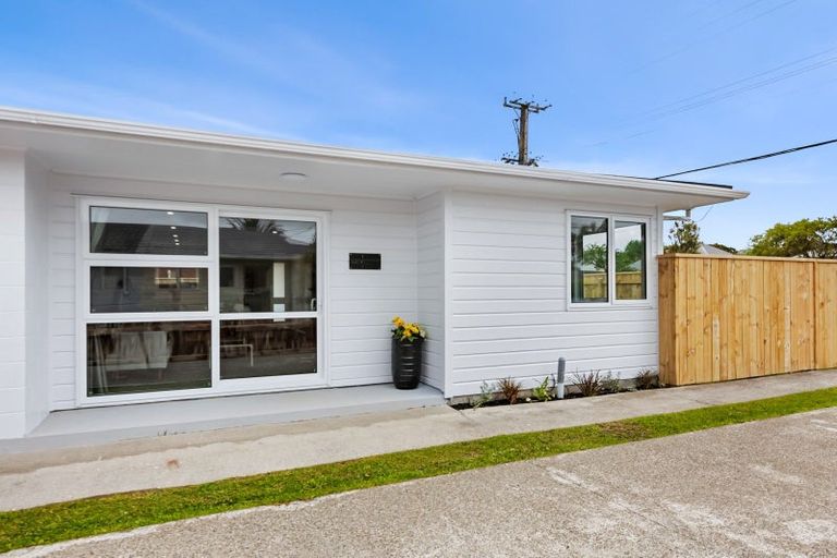Photo of property in 52d Whites Line West, Woburn, Lower Hutt, 5010