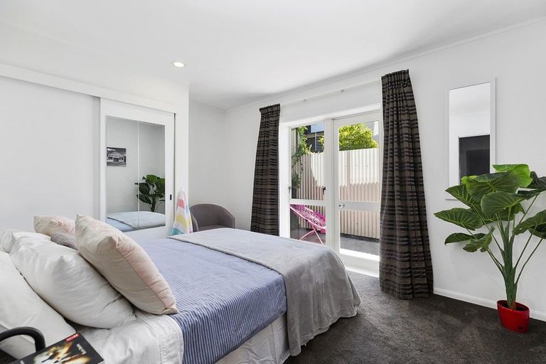 Photo of property in 2/14c Glenmore Street, Thorndon, Wellington, 6011