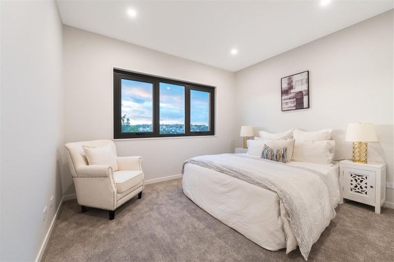 Photo of property in 25 Whakairo Crescent, Gulf Harbour, 0930