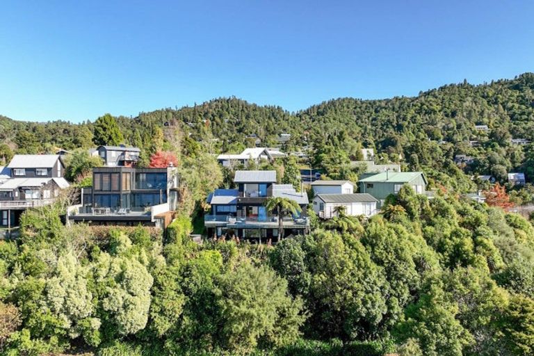 Photo of property in 21 Waiparemo Crescent, Pukawa Bay, Turangi, 3381