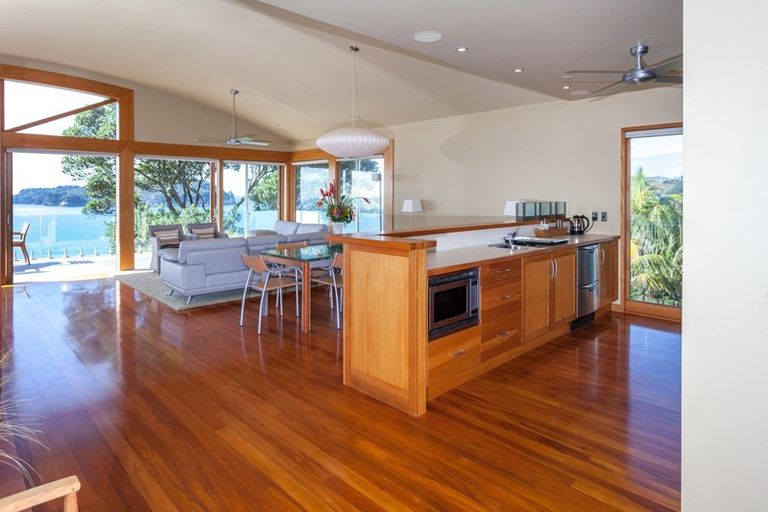 Photo of property in 36 Tutaritari Road, Hahei, Whitianga, 3591
