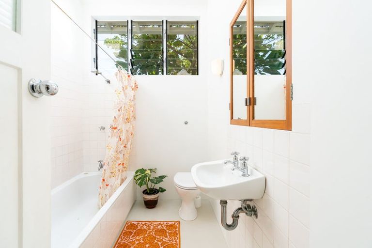 Photo of property in 121 Wellington Road, Paekakariki, 5034