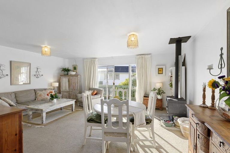 Photo of property in 19a Hicks Close, Whitby, Porirua, 5024