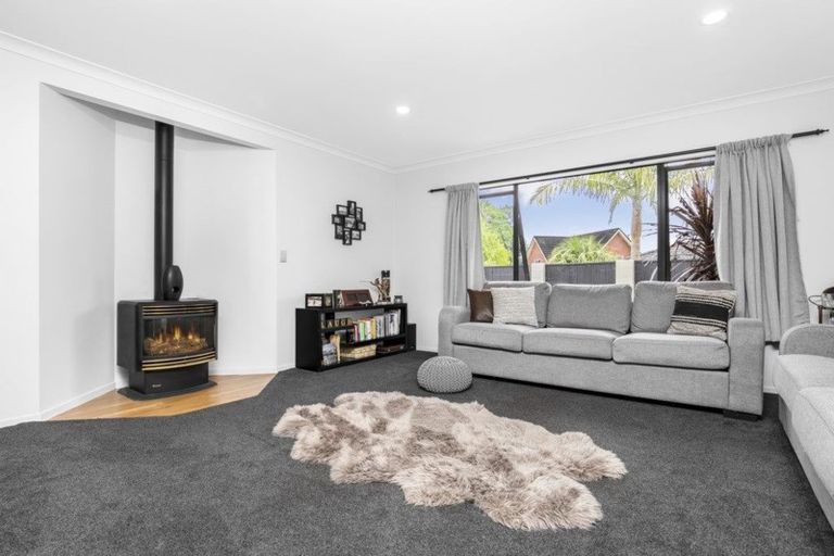Photo of property in 32 Les Fisher Place, Pukekohe, 2120