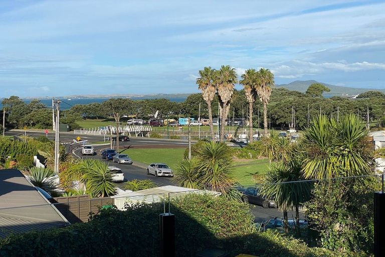 Photo of property in 3/17 Commodore Parry Road, Castor Bay, Auckland, 0620